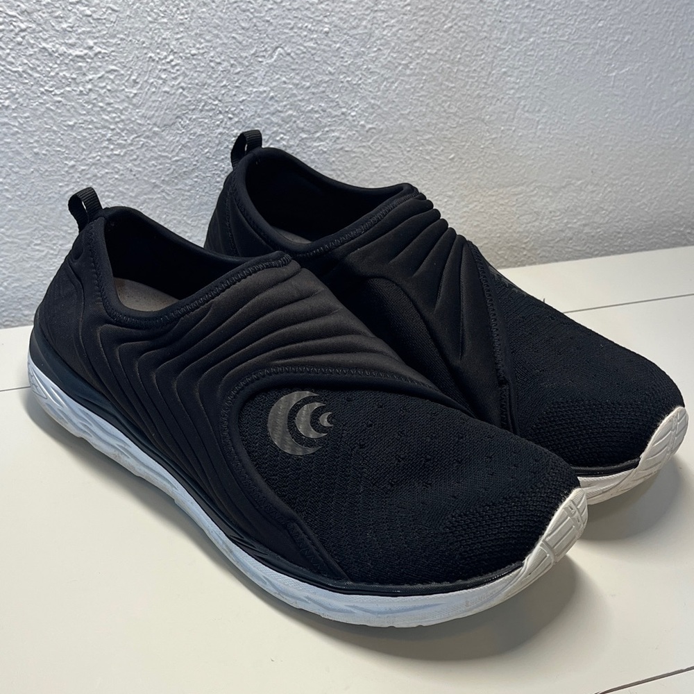 (44) Topo Vibe Recovery Men's Black Slip-On Athletic Shoes